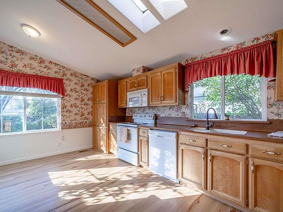3rd image of 19580 Plum Ct Space 3