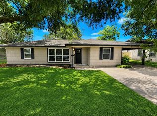 102 S Mattson St, West Columbia, TX 77486