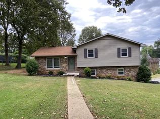 1609 Hilltop Dr, Lawrenceburg, TN 38464