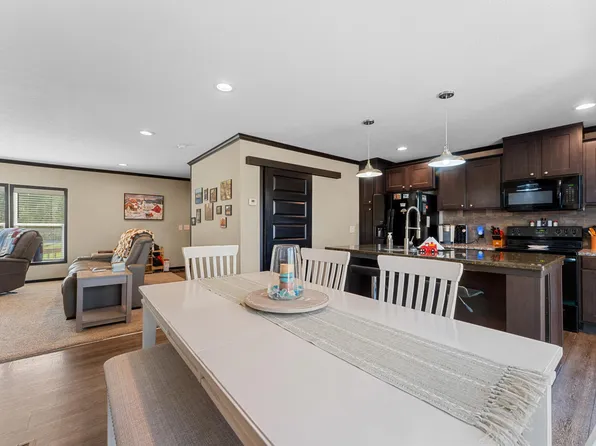 200 Lance Wood Drive, Kissee Mills, MO 65680