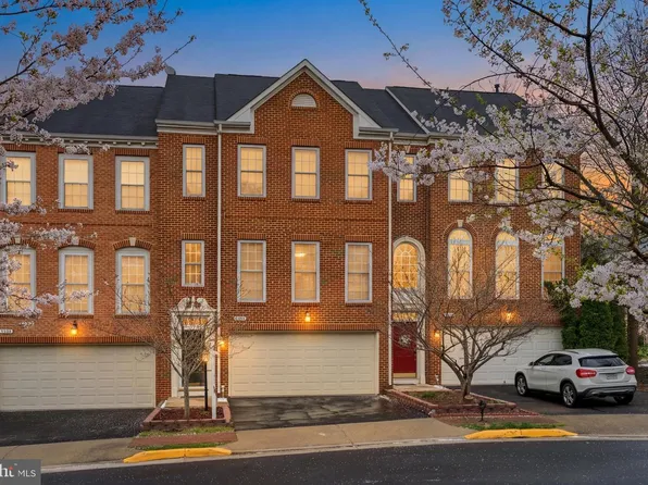 8002 Samuel Wallis St, Lorton, VA 22079