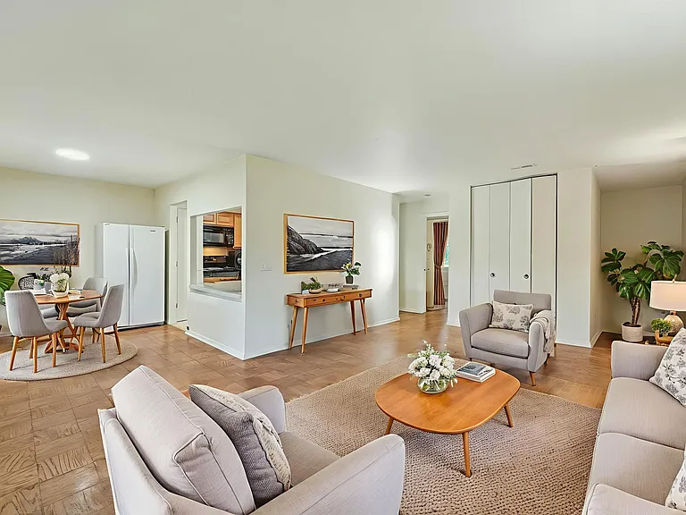 Cambridge Commons Apartments & Townhomes — Photo 17