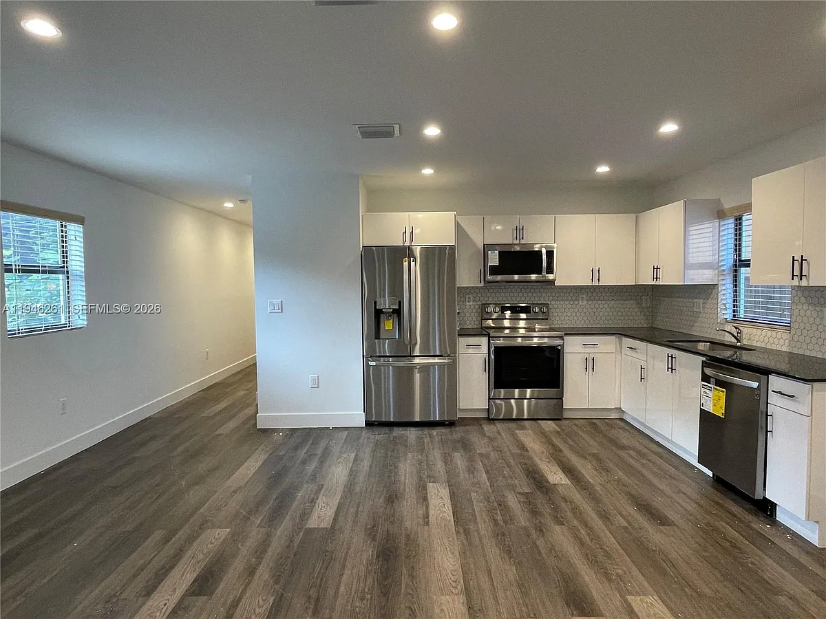 Building Photo - 1063 NW 31st St #2