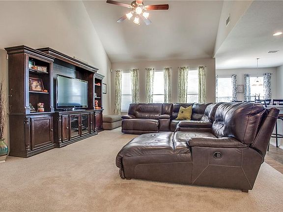 4th image of 1730 Oak Glen Dr