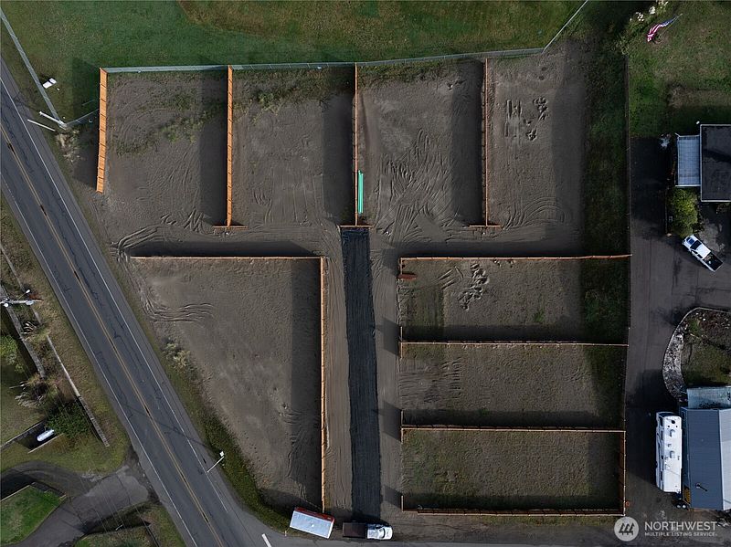 2nd image of 1006 E Delilah Rose Lane