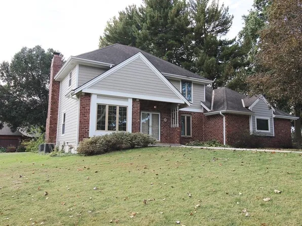 1212 NW Fairway Cir, Blue Springs, MO 64014
