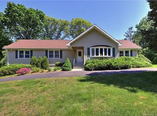 31 Oakridge Rd, Trumbull, CT 06611