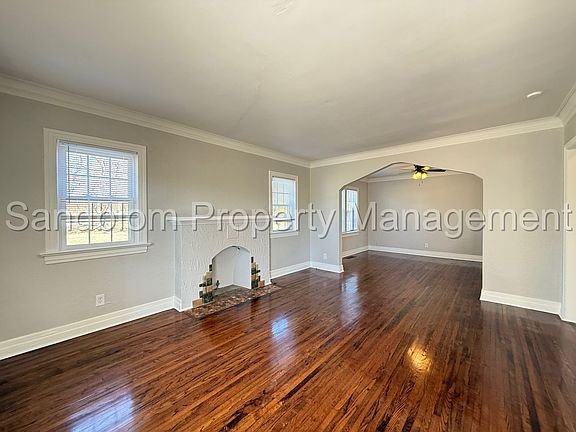 3rd image of 1637 S Columbia Pl
