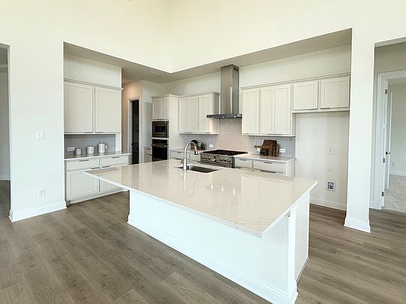 5th image of 817 Headwaters Dr