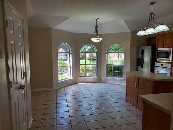3rd image of 790 Oak Hollow Ln
