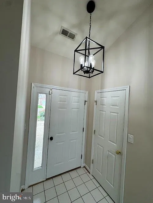 3 bed, 2.0 bath, 1665 sqft, $2,400 — Photo 2