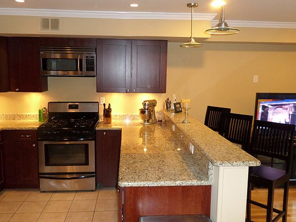 4th image of 808 Pine St #C