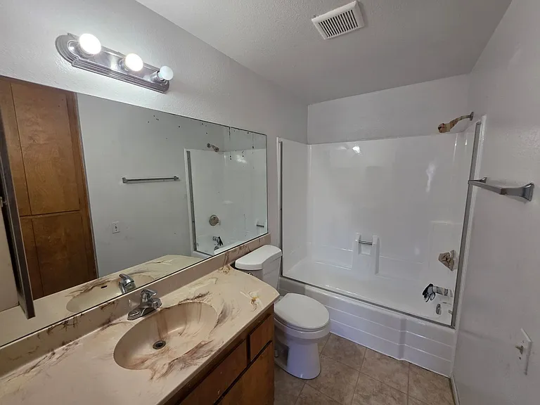 576 Montecito — Photo 17