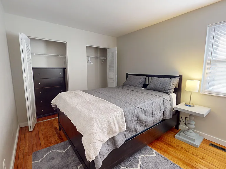 903 W 11th St — Photo 16