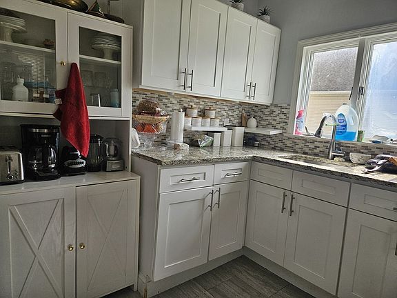 3rd image of 30 Clifton Ave