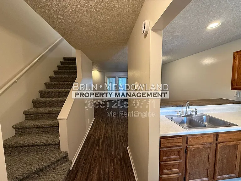10409 Victoria Dr #D — Photo 3