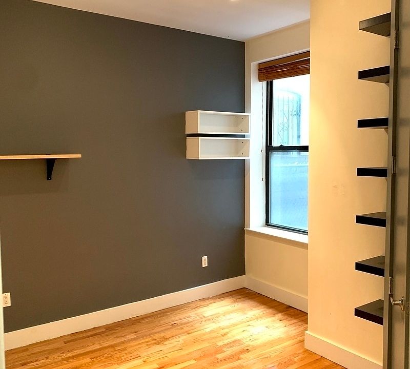 1st image of 658 Park Pl #1LL