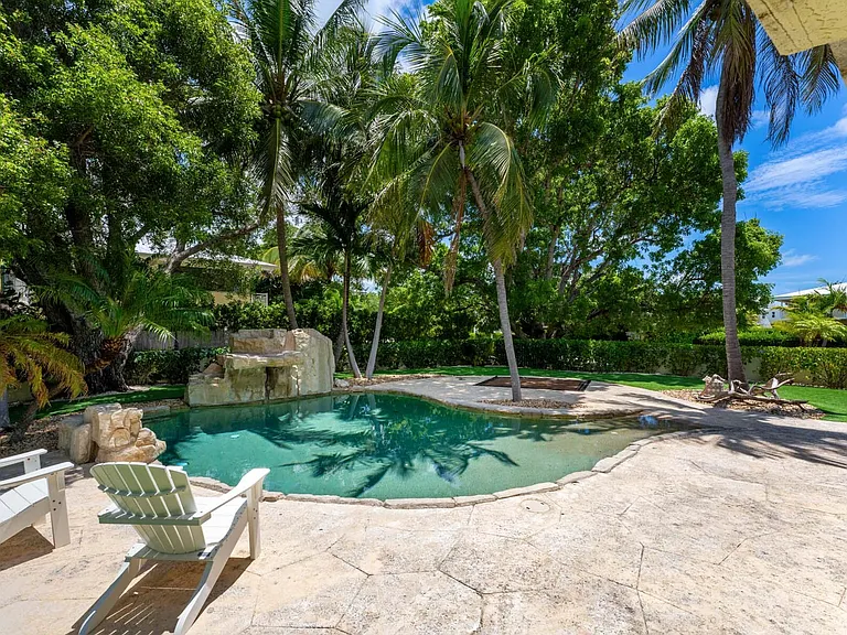 235 W Seaview Cir — Photo 40