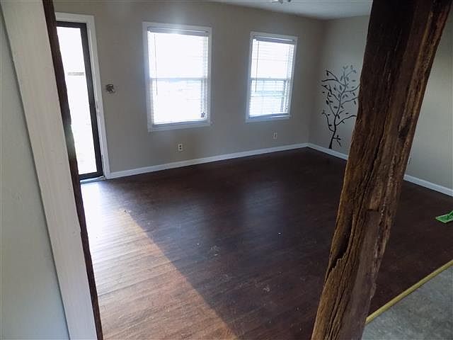 2nd image of 111 N Electra St