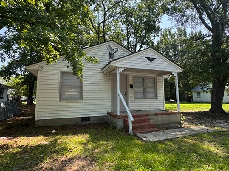407 Lane St SE — Photo 1