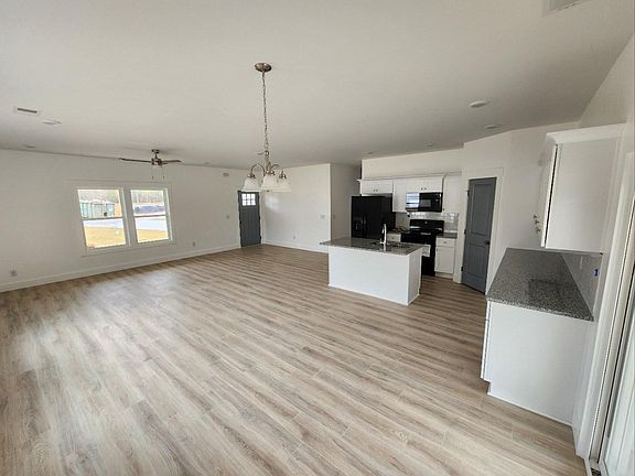 Dining, Kitchen & Lounge