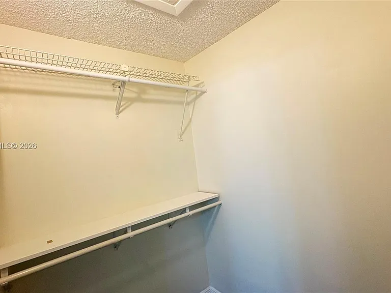 821 W Beckley Sq — Photo 12