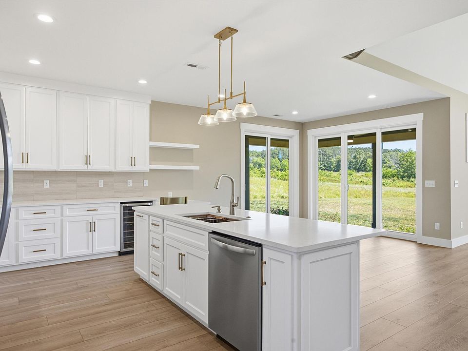 1st image of 349 Clubhouse Dr