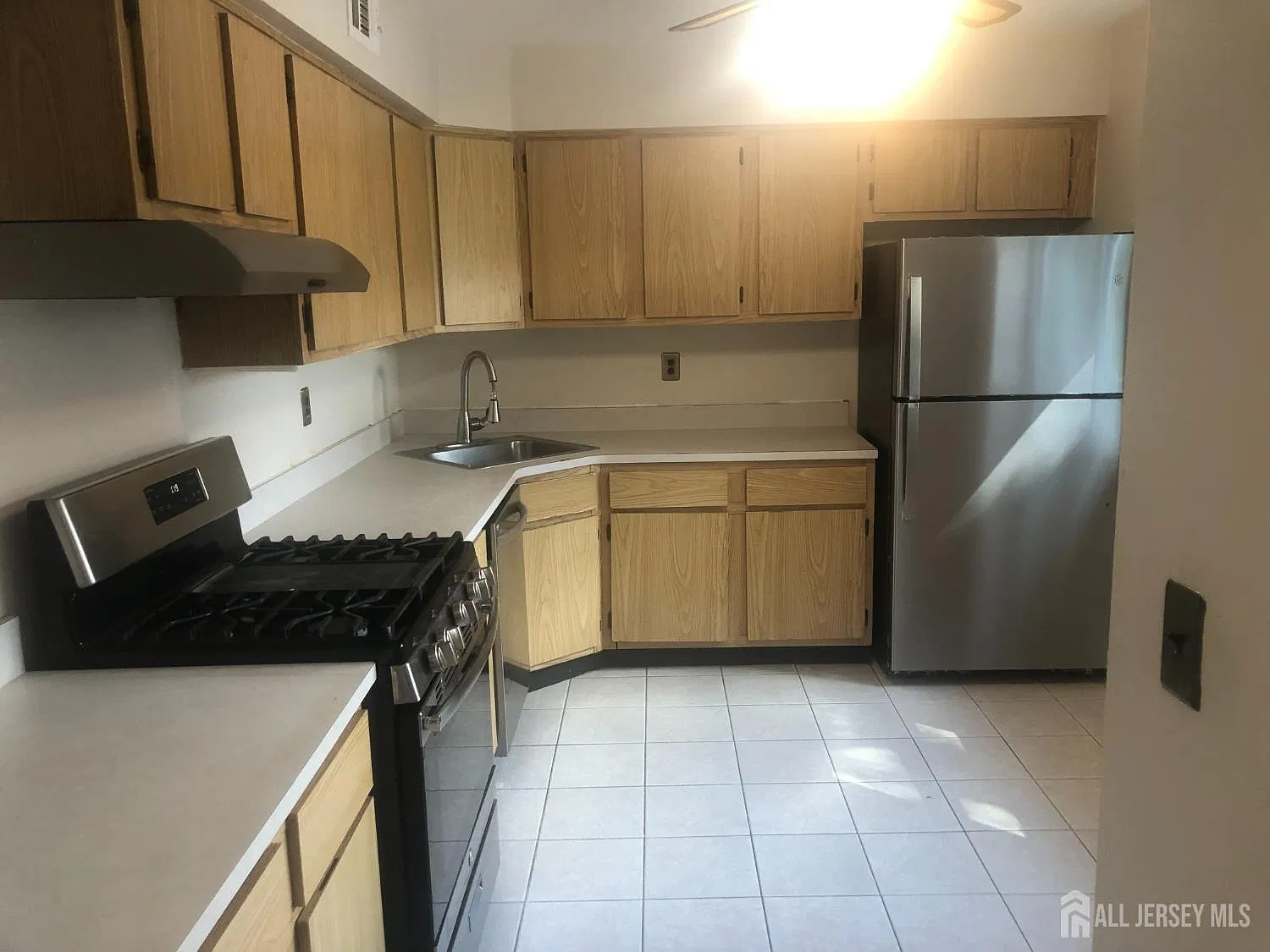 2 bed, 1.5 bath, $2,600 — Photo 2