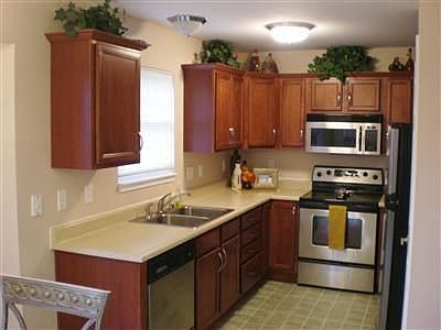 2nd image of 2449 Lorraine Ct