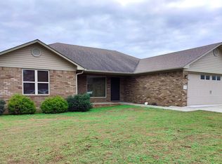 112 Peachtree Dr, Clarksville, AR 72830