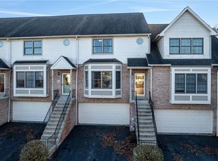 106 Woodcrest Dr, Coraopolis, PA