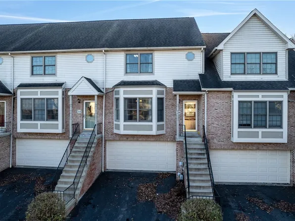 106 Woodcrest Dr, Coraopolis, PA 15108