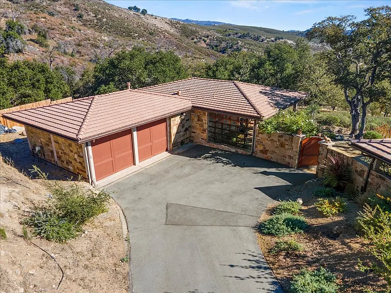 38 Asoleado Dr — Photo 6