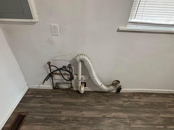 4th image of 2637 Ontario Ave