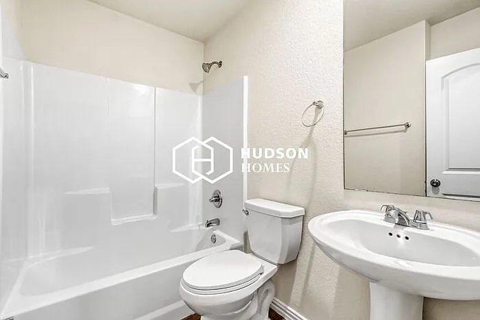2204 Tilden St #A — Photo 10