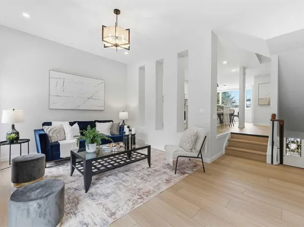 99 E Midpark Gdns SE #28, Calgary, AB T2X 1L5