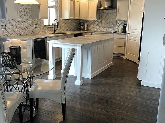 2nd image of 1604 Crab Apple Cir