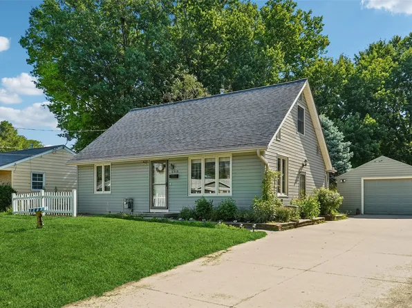 2313 E 25th St, Des Moines, IA 50317