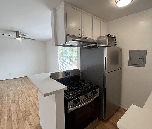 5th image of 333 Vernon Ave APT 7