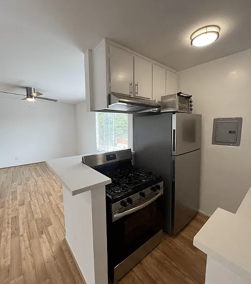 Vernon Avenue Apartments — Photo 5