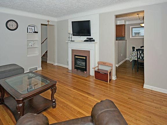 4th image of 4494 W 226th St