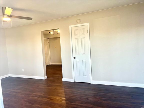 2nd image of 18 Elwood Ct
