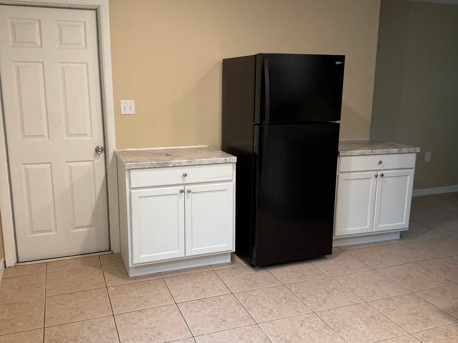 3 bed, 884 sqft, $1,600 — Photo 4