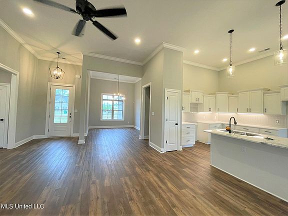 4th image of 2788 Layne Dr