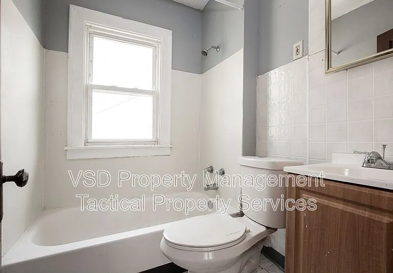 4024 E 143rd St #UP — Photo 15