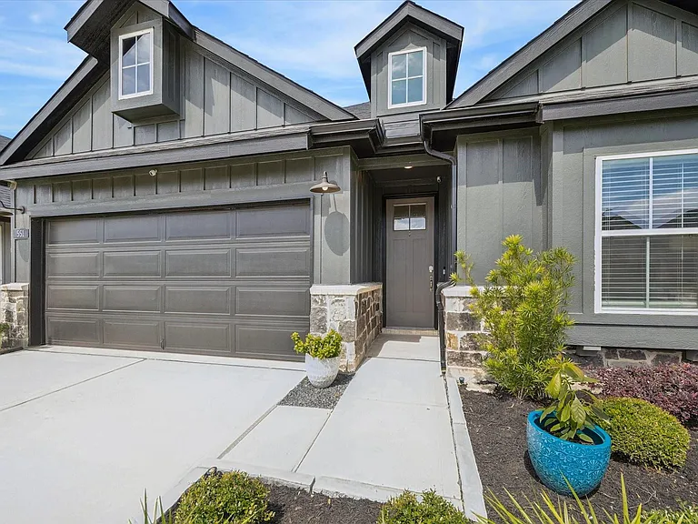 551 Ruby Bend Ln — Photo 2
