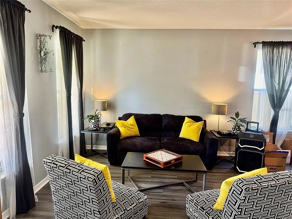 4 bed, 2.5 bath, 3092 sqft, $3,000 — Photo 3