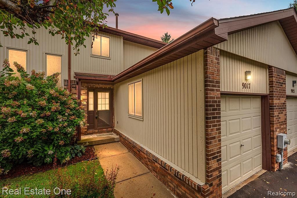 9017 E Bluewater Dr, Clarkston, MI 48348 Zillow