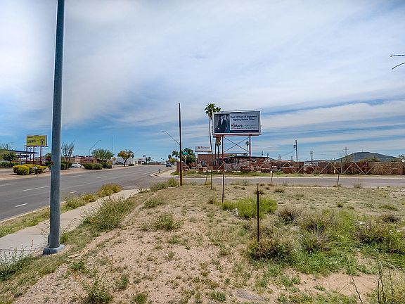 4th image of 2101 N Oracle Rd