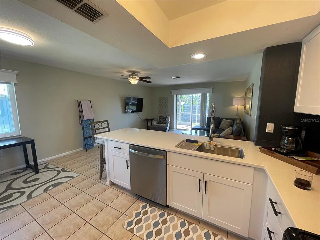 2 bed, 2.0 bath, 1089 sqft, $2,650 — Photo 3